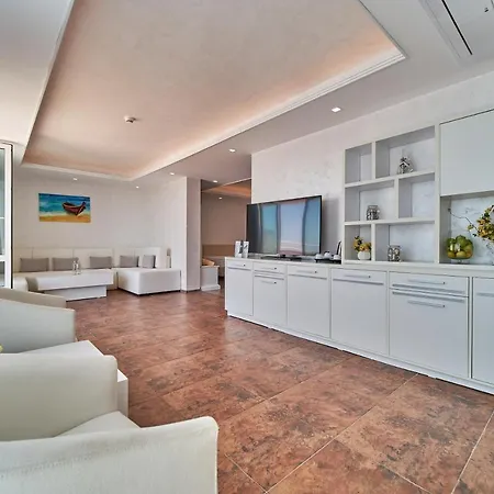 מלון Bilyana Hotel- Adults Only 4*