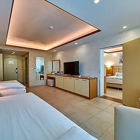ホテル Bilyana Hotel- Adults Only 4*